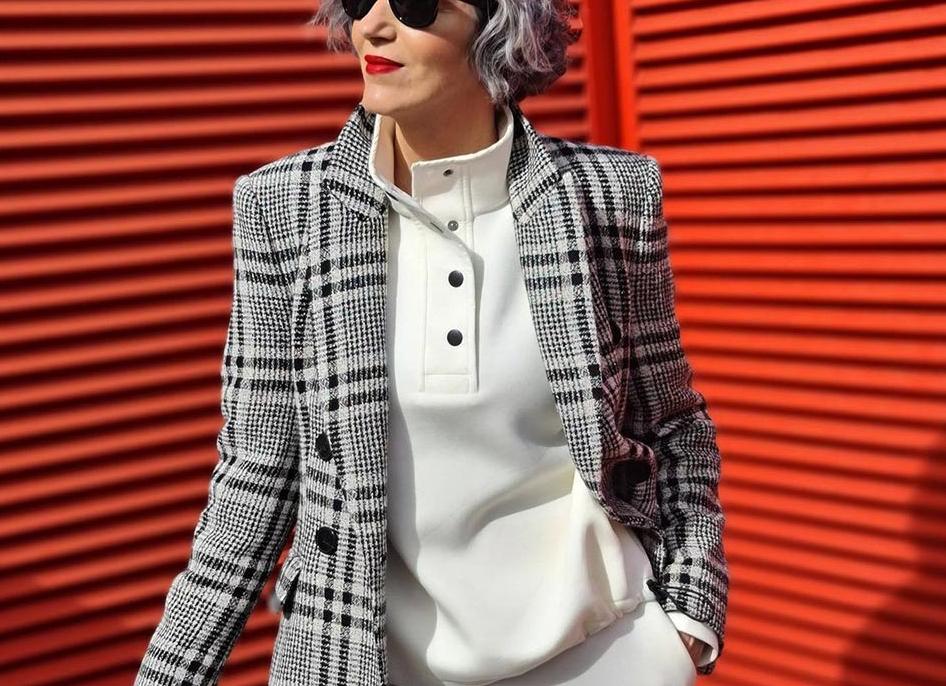 Оверсайз после 60: Как не выглядеть неряшливо в модной одежде