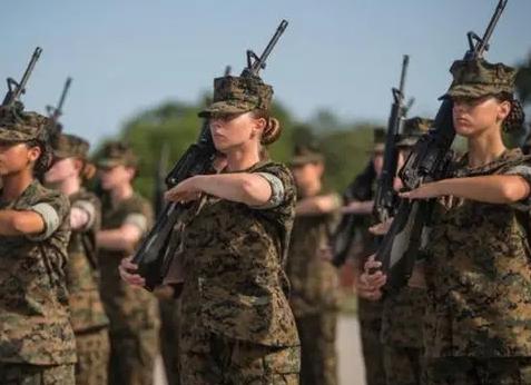 Что взять девушке в армию? Практические советы