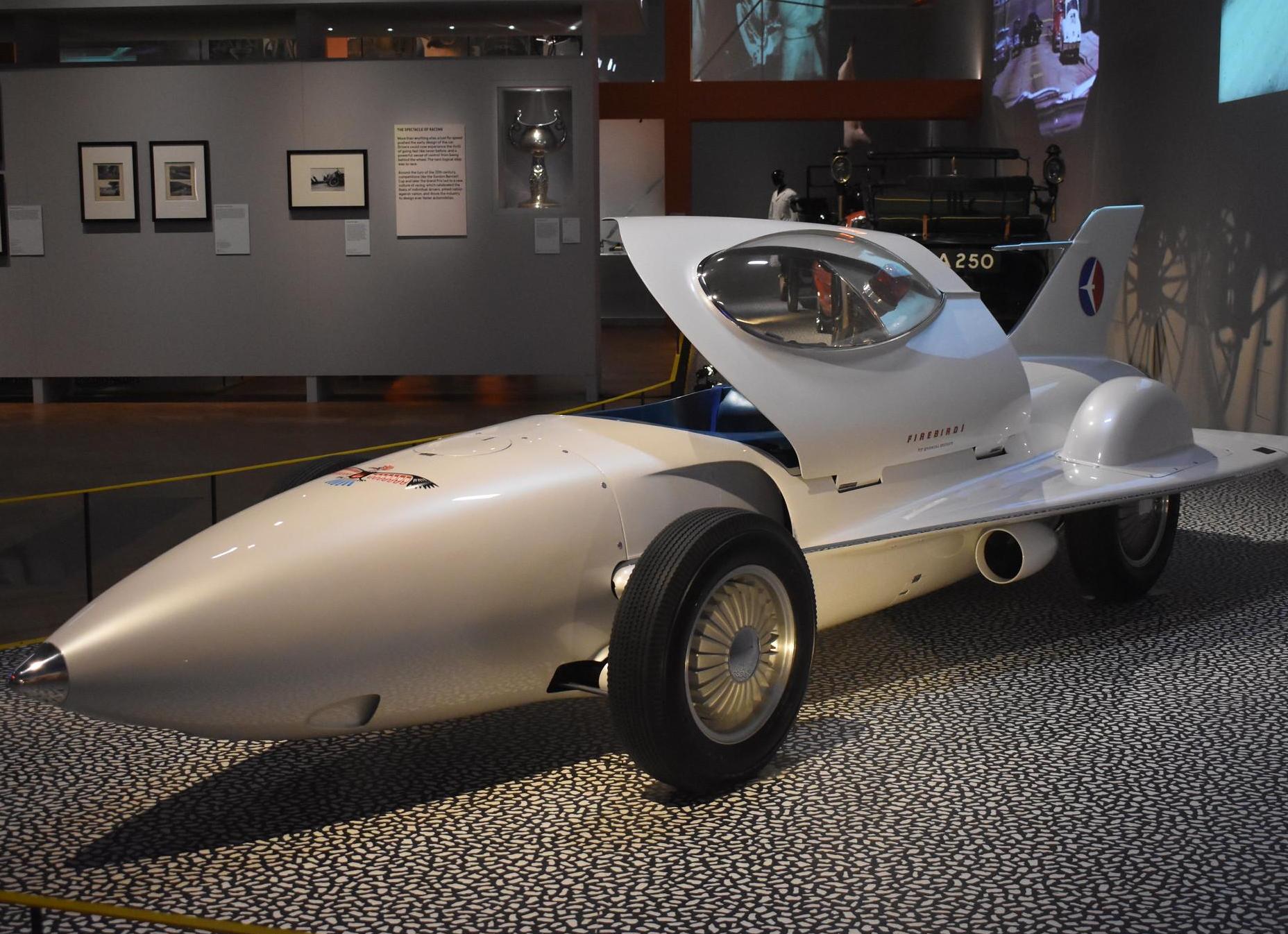 Подборка самых необычных, странных и откровенно ужасных ногтей